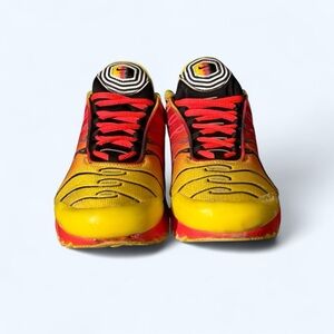 Nike Air Max Plus GS Fade Chrome Yellow Ardient Bright Crimson Sz 6.5Y 
Pre-Own